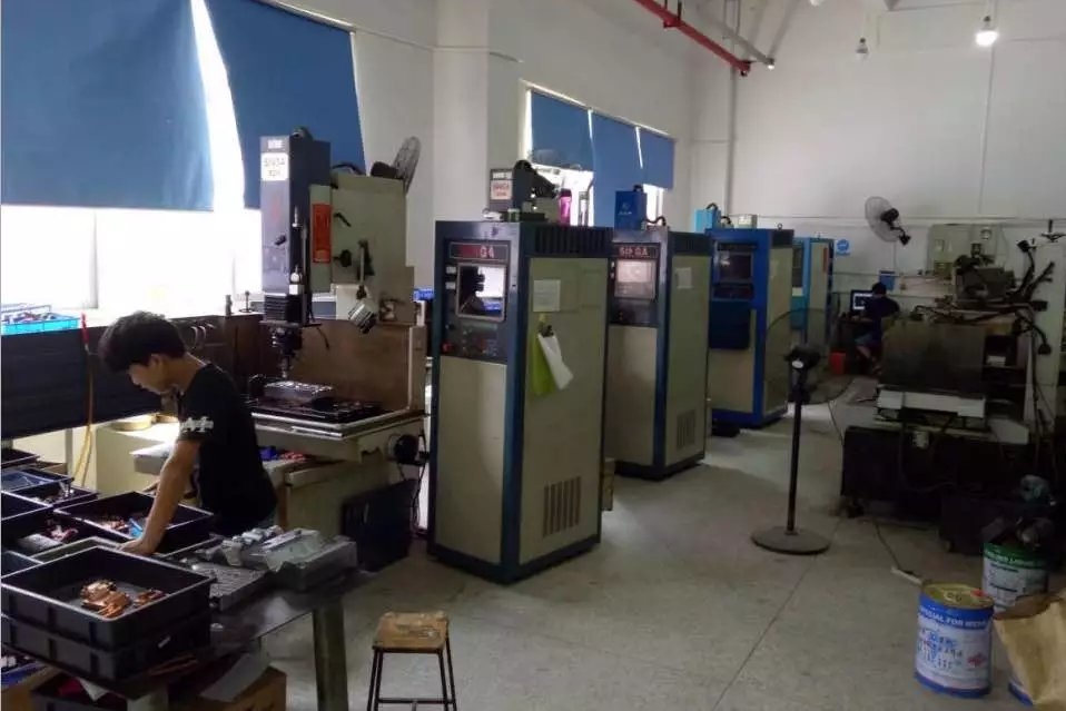 东莞市凤岗友成塑胶模具厂图5