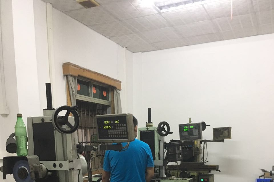 东莞市石碣良品模具加工厂图7