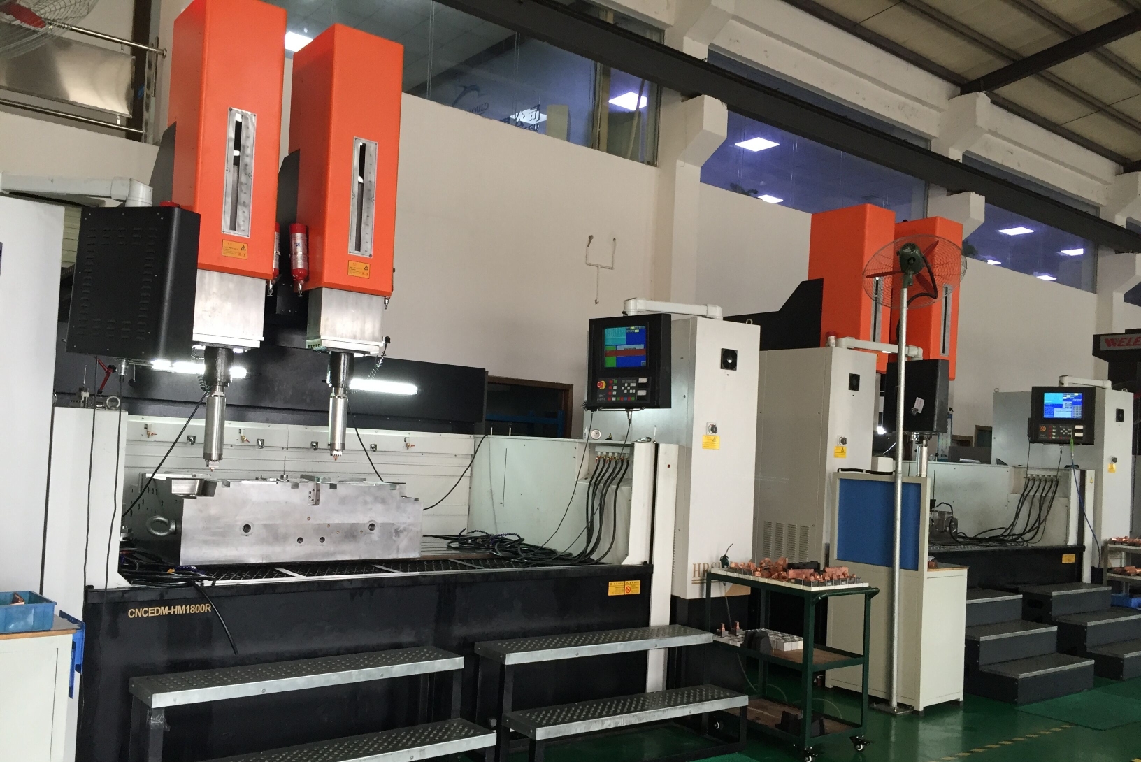 东莞市谢岗精诚模具加工厂图2