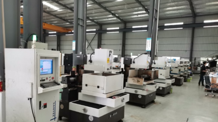 东莞市蓝鼻子模具有限公司图4