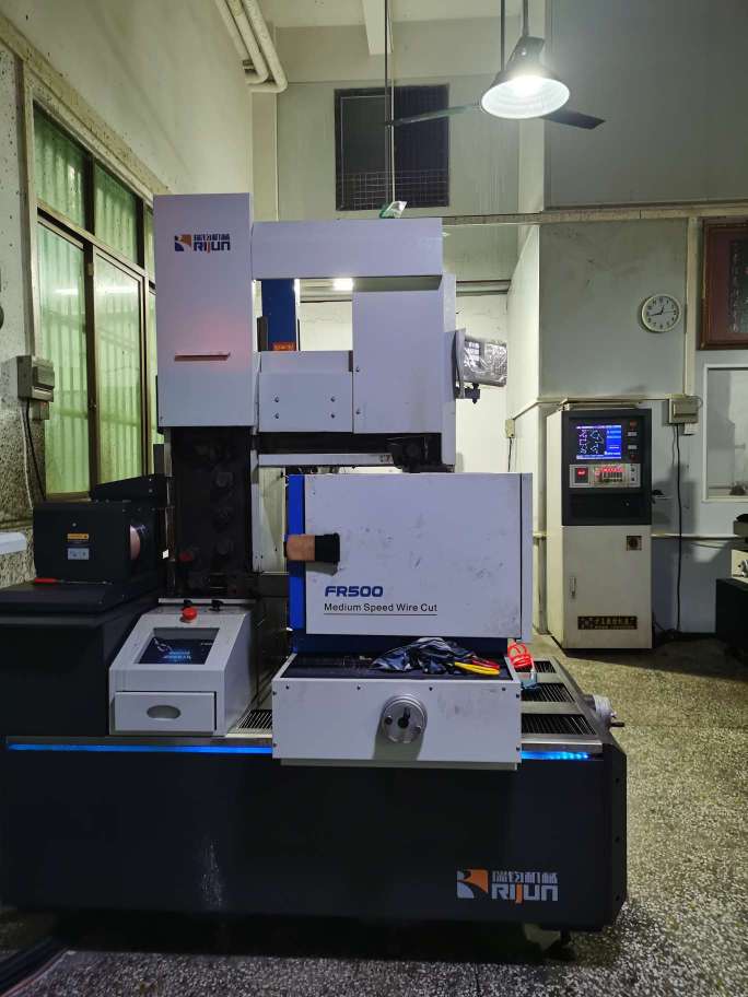 东莞市大朗宏诚模具厂图5