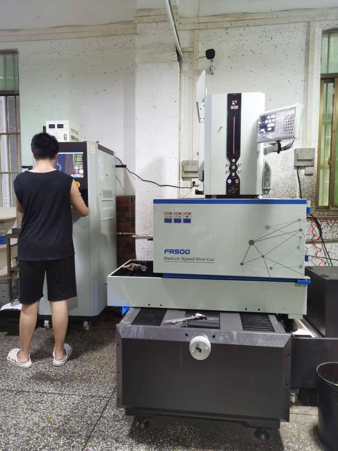 东莞市大朗宏诚模具厂图8