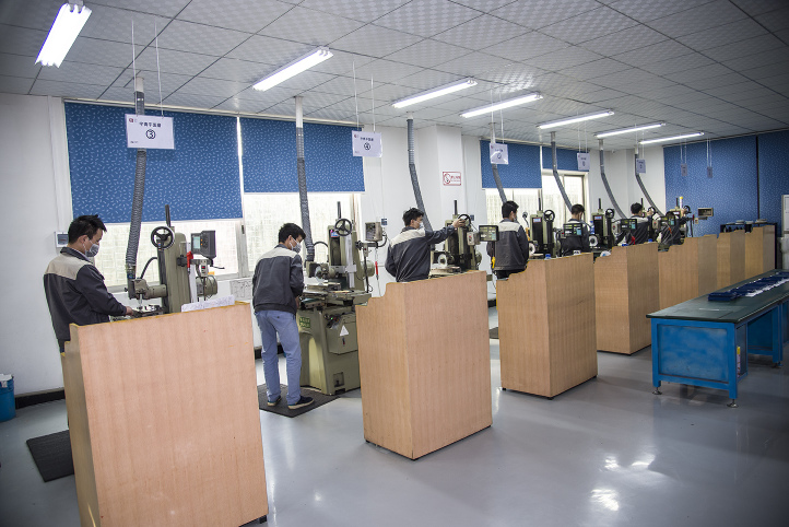 东莞市三秦精密模具科技有限公司图8