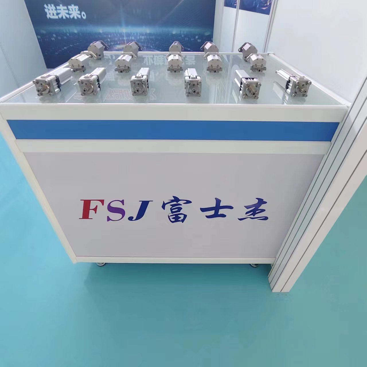 深圳市富士杰智能技術(shù)有限公司日式機(jī)械手圖
