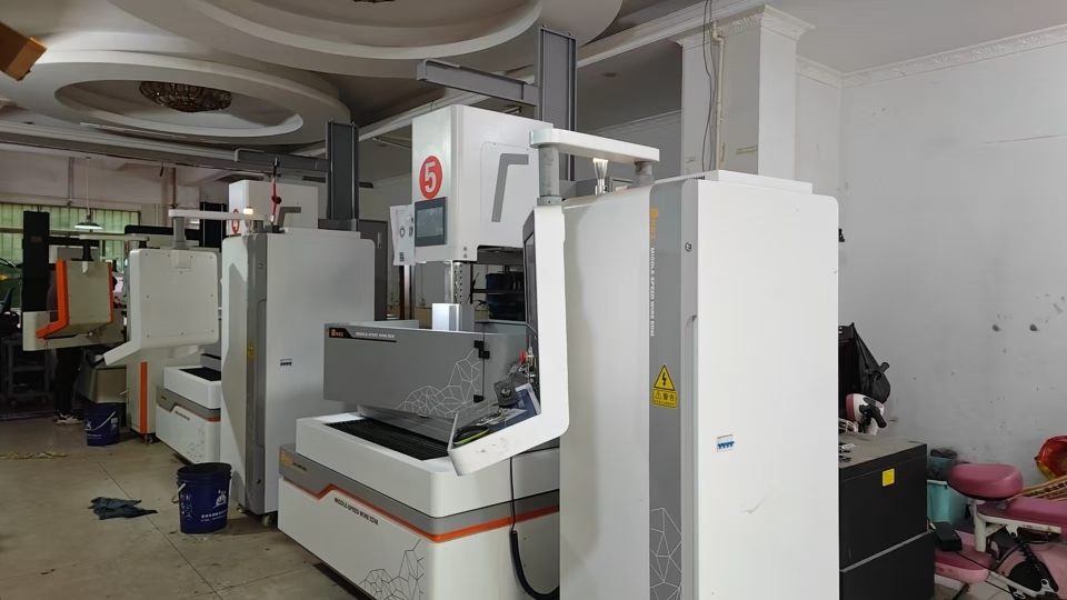 广东恒驰模具有限公司图2