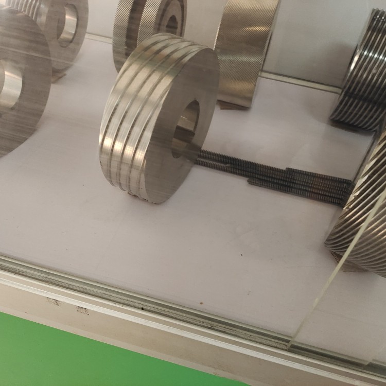 达锐五金工具logo